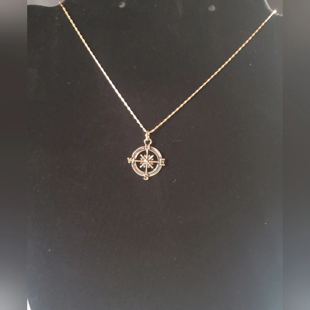 Compass Gold Necklace- New - Picture 1 of 4